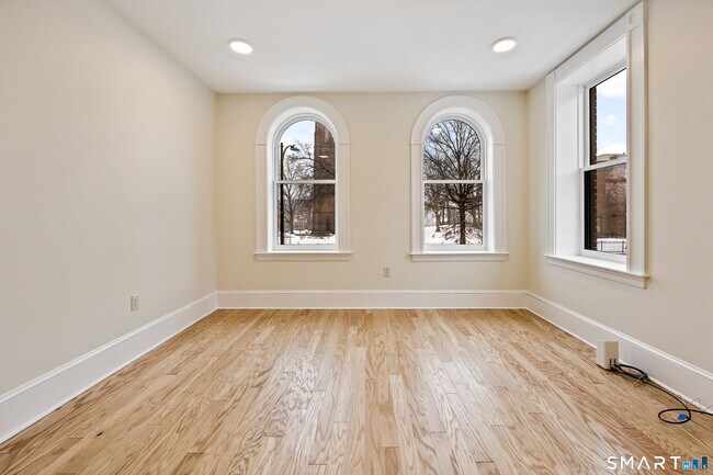 Building Photo - 1355 Main St