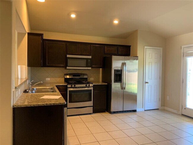 Building Photo - 352 Langely