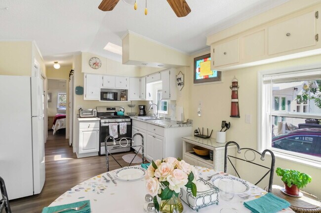 Building Photo - "Ramblers Rest Resort - 1 bed 1 bath home"