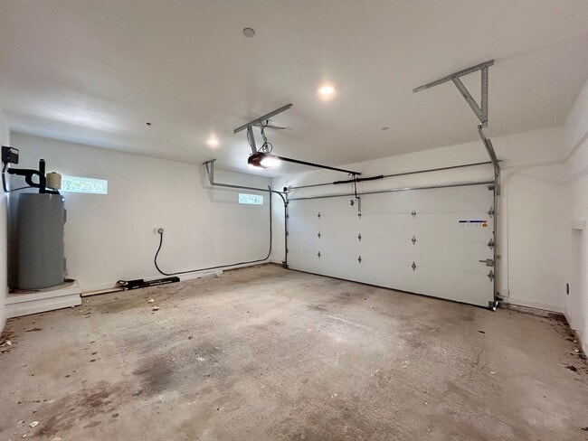 Building Photo - 4010 Clawson Rd