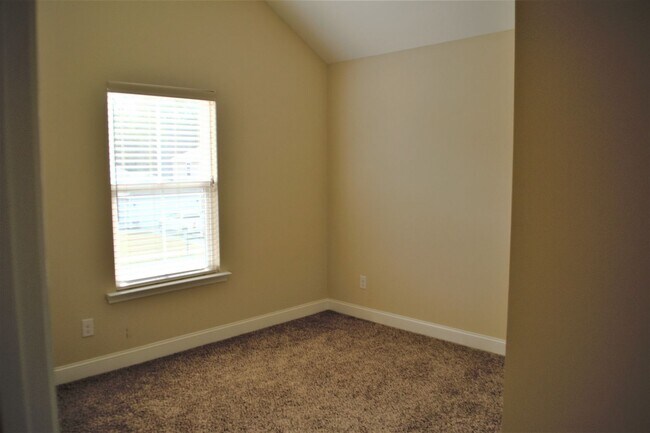 Building Photo - 44 Hartland Ct