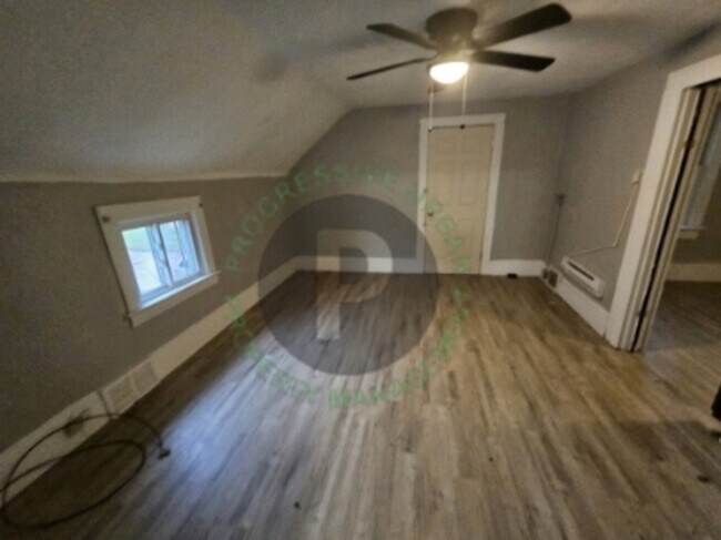 Building Photo - 4067 E 57th St