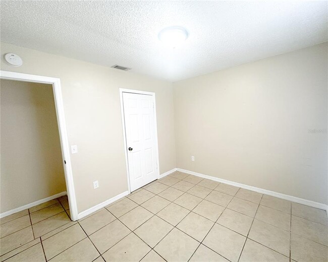 Building Photo - 3214 Crystal Hills Loop S