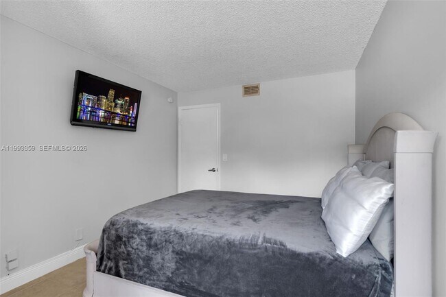 Building Photo - 10001 W Atlantic Blvd