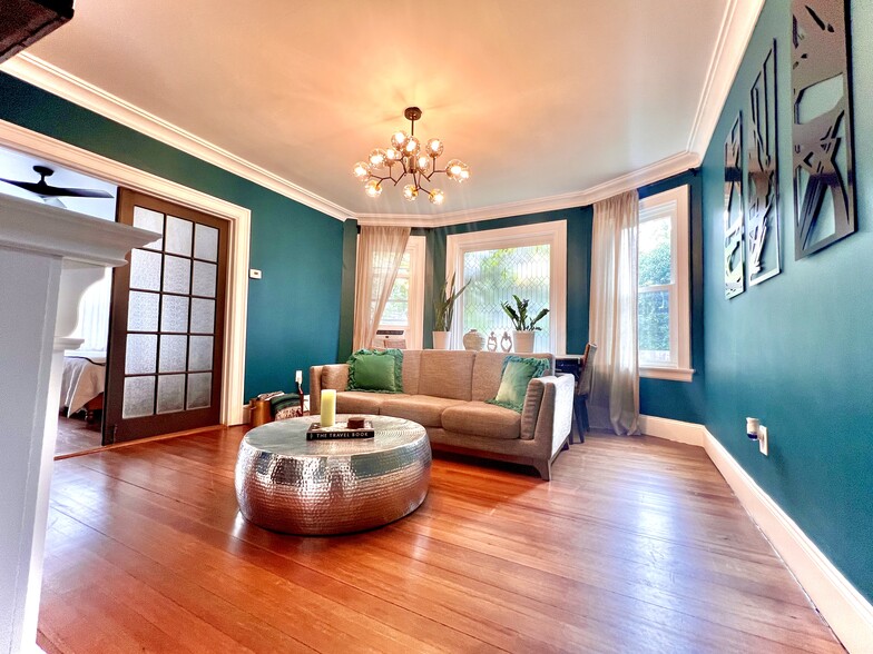 Building Photo - 13 Brinley St