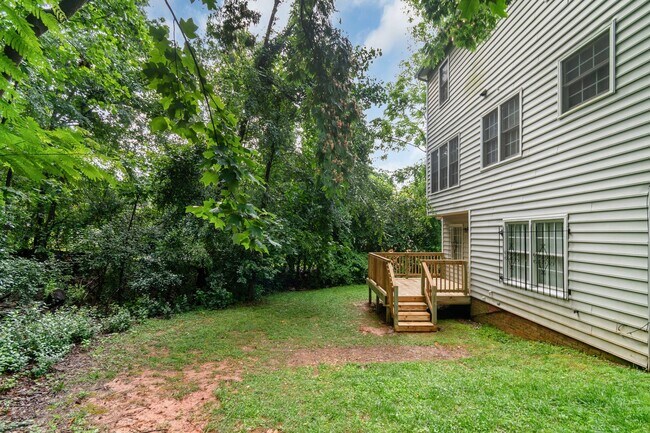 Building Photo - Spacious 2-Story Home with Finished Basement!