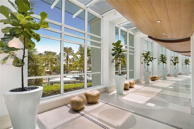 Building Photo - 4401 Collins Ave