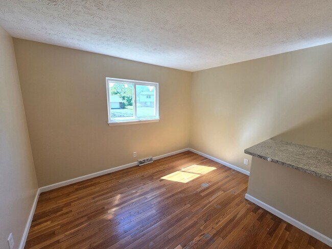 Building Photo - 32 Golden Rod Ln