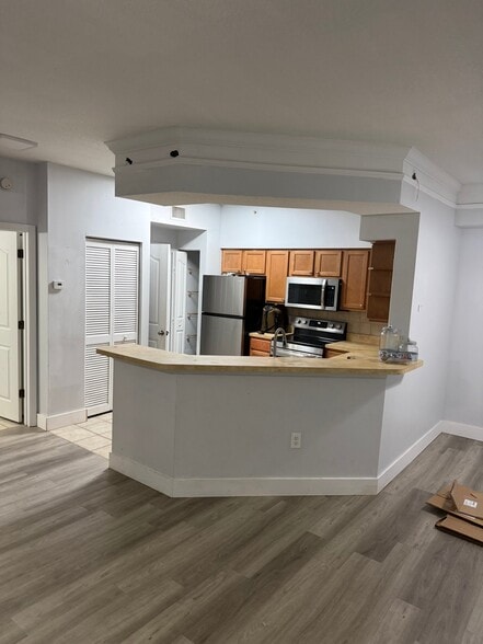 Building Photo - 9905 Baywinds Blvd