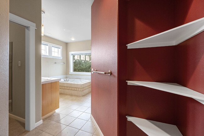 Building Photo - Beautiful, Spacious, Damascus Home with Incredible Views