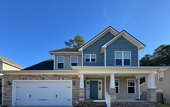 Building Photo - Lovely 3 Bed 2.5 Bath Home in Fayetteville