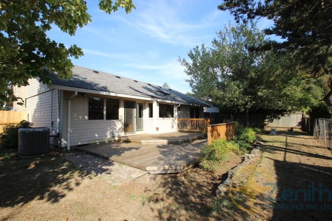 Building Photo - 13101 SE Laver St