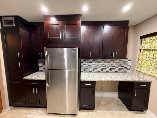 Building Photo - 3575 Brokenwoods Dr