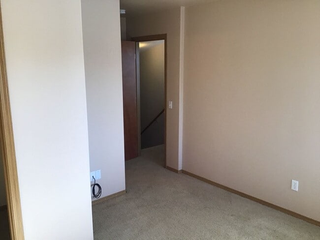 Building Photo - h978 - 980