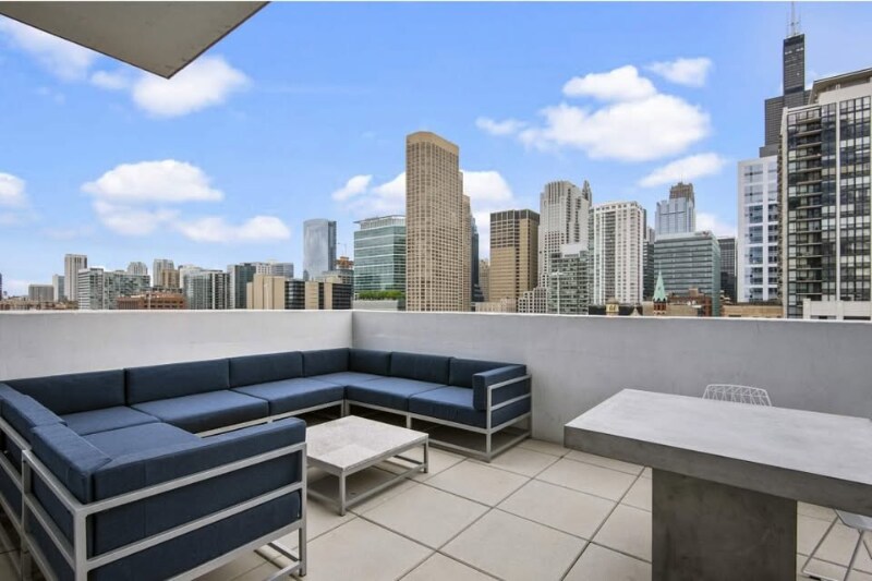 Building Photo - 217 S Halsted St