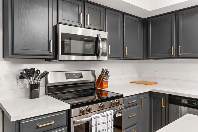 Building Photo - 7157 W Windrose Dr