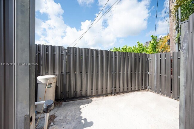 Building Photo - 2120 NE 204th St