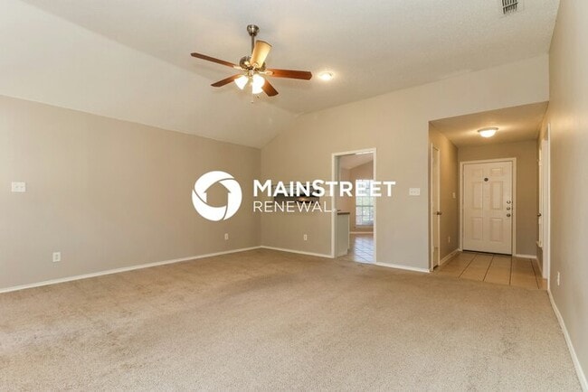 Building Photo - 3 Bedroom Pet-Friendly Home in Fort Worth, TX with Main Street Renewal