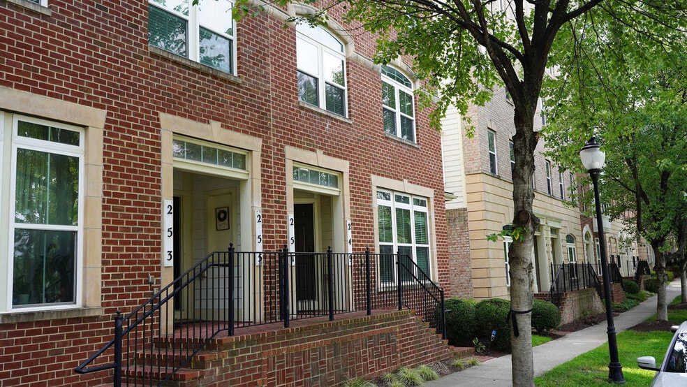 Building Photo - 265 Community Center Ave