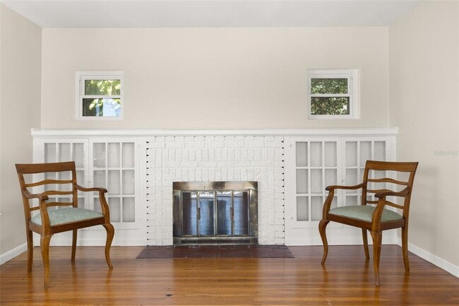 Building Photo - 2119 E Crooked Lake Dr