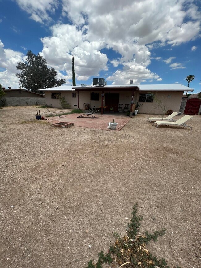 Building Photo - HOUSE FORE RENT