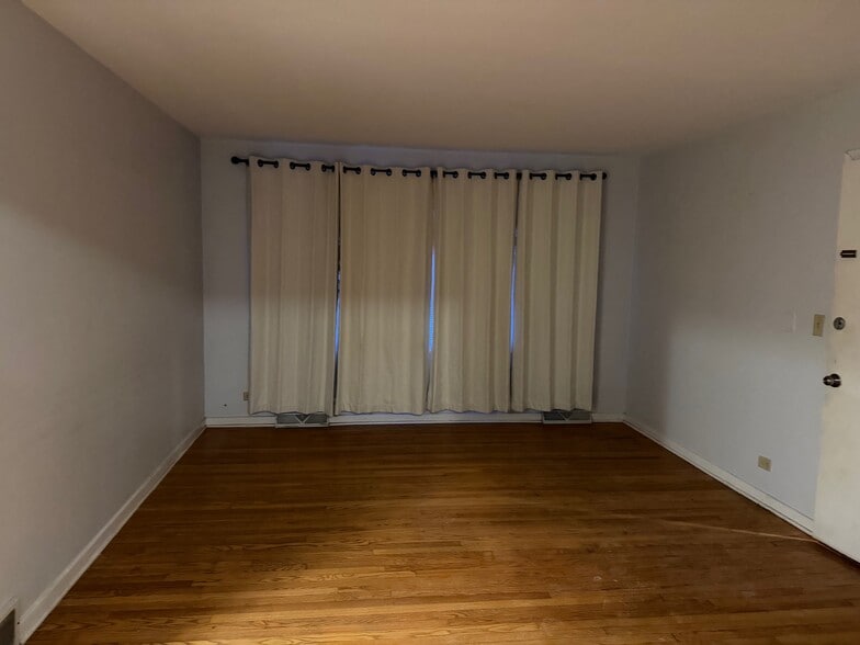 Building Photo - 4823 Grove St