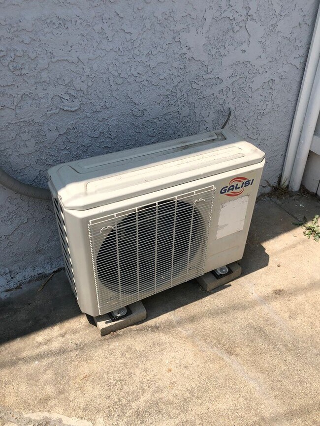 Building Photo - 5890 Gardenia Ave