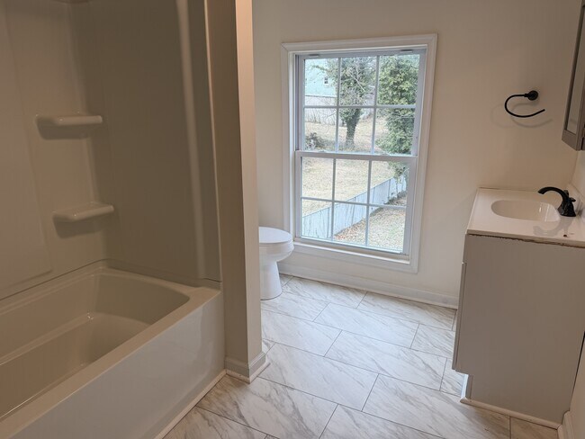 Building Photo - 113 E Addition St