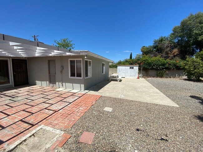 Building Photo - 5BD/3BA on Tipton!! Great Backyard w Patio!!