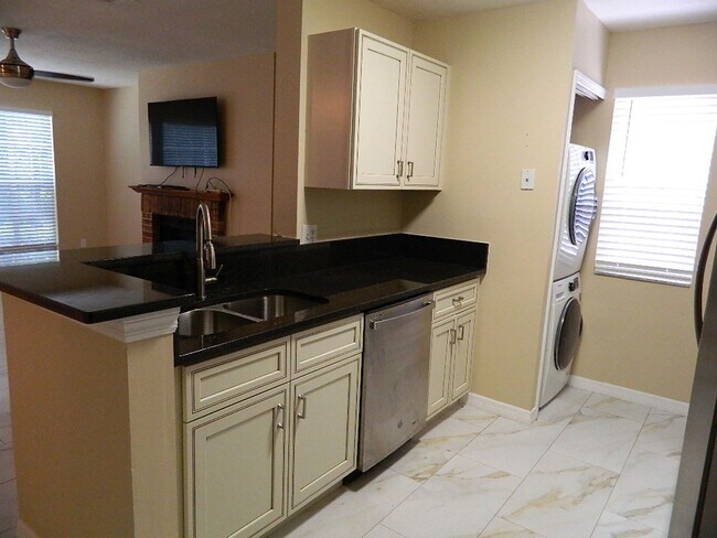 Building Photo - Coming Soon-Altamonte Springs 3-2 Condo Available Aug 14th