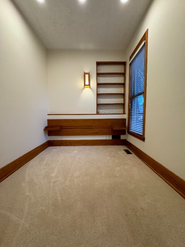 Building Photo - 814 N Park Ave