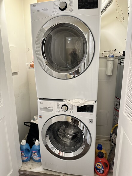 Building Photo - 104 Meadow Park Ln