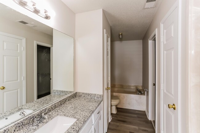 Building Photo - 4490 Cedar Ridge Ln