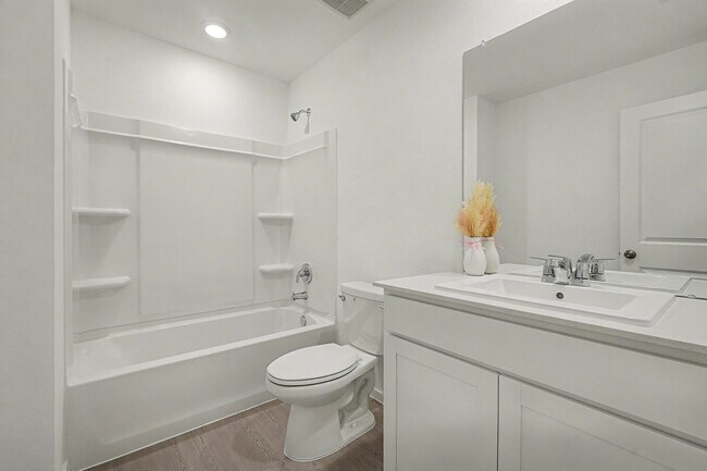 Building Photo - 6315 Linden Leaf Dr