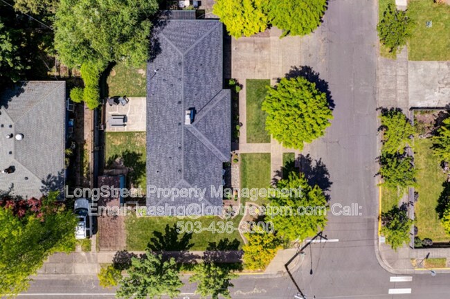 Building Photo - 1100 NW 19th St