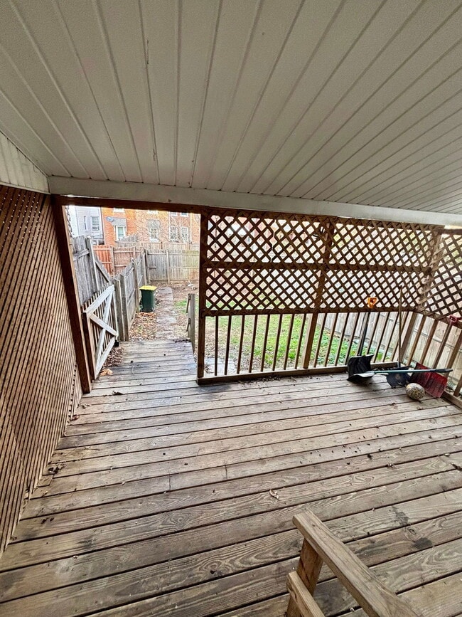 Building Photo - 715 6th St