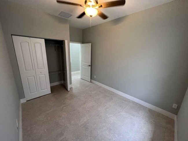 Building Photo - 227 N E St