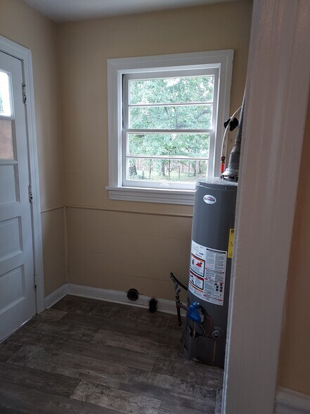 utility room - 4848 Brenda Dr