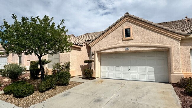 Primary Photo - Upscale Executive Living