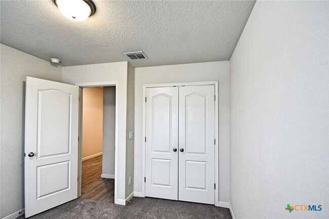 Building Photo - 528 Willow Valley St