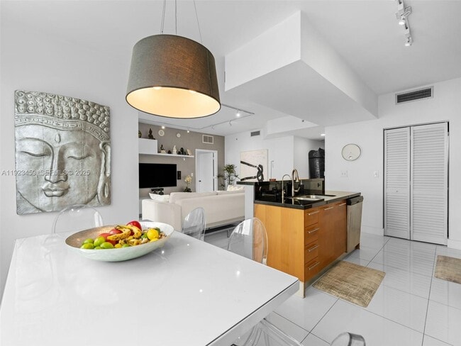 Building Photo - 253 NE 2nd St