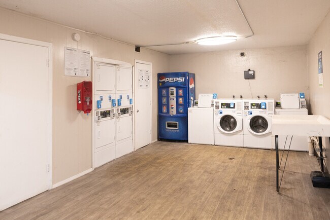 Building Photo - 2765 W Tharpe St