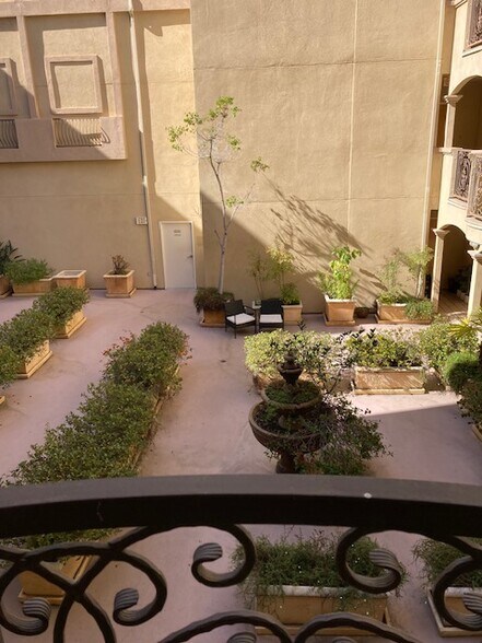 courtyard - 11911 Mayfield Ave