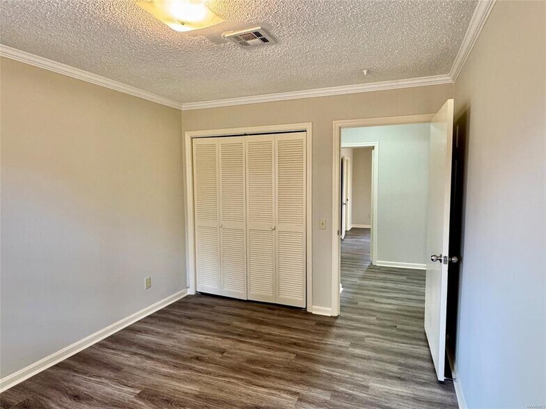 Building Photo - 535 Larkin Ln