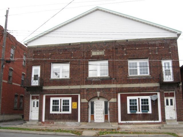 Primary Photo - 104 S Frankfort St