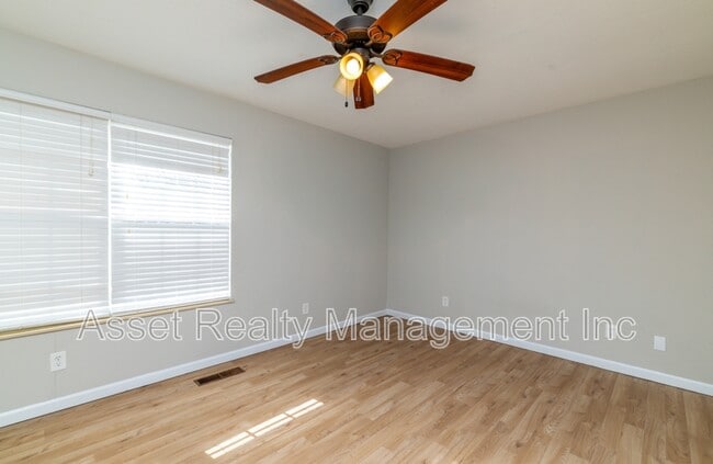 Building Photo - 11719 S Williamsburg Dr