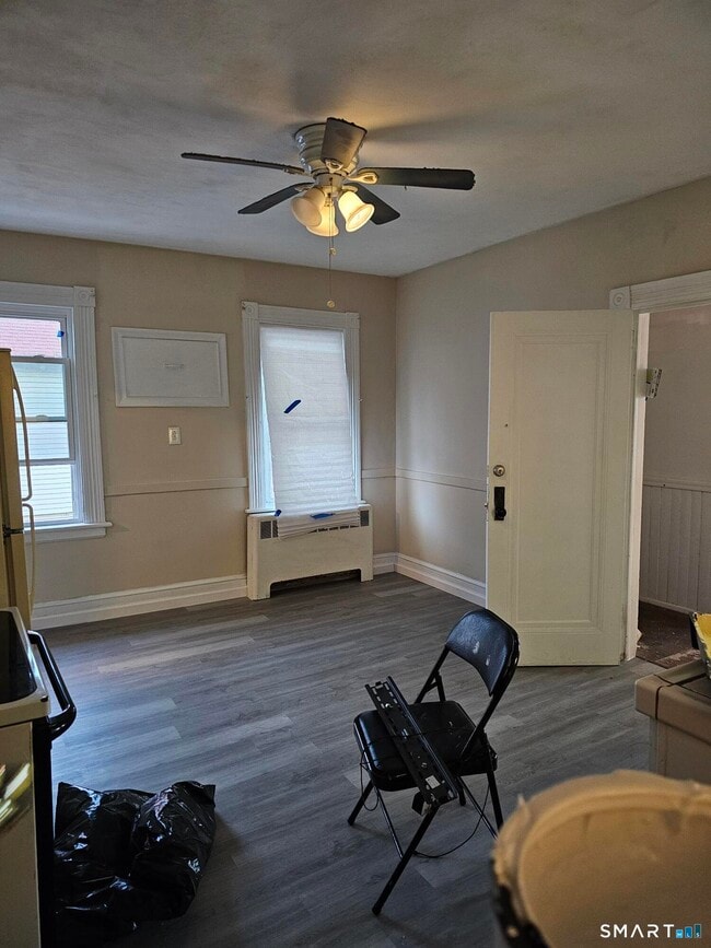 Building Photo - 193 Daly Ave