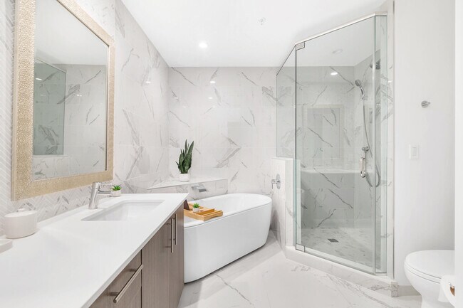 Building Photo - 236 SE 5th Ave