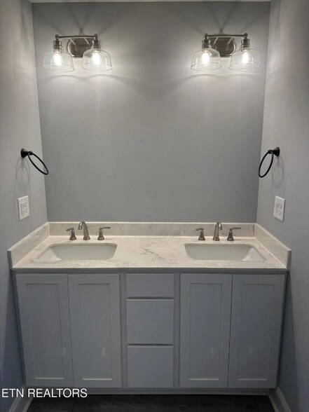 Building Photo - 559 Snowflower Cir