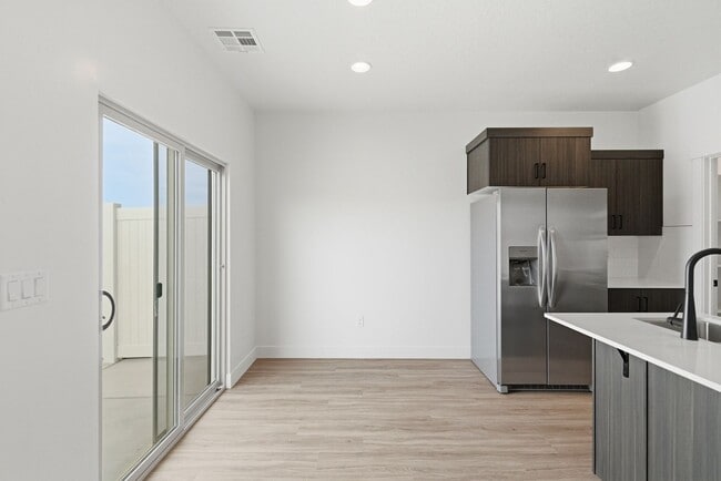 Building Photo - 5690 S Weehawken Ln